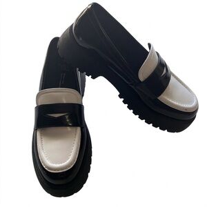 Time and Tru Black&White Two-Tone Chunky Platform Penny Loafers Women’s Size 9